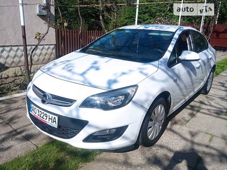 Opel Astra 2017  випуску Ужгород з двигуном 1.4 л  седан механіка за 9600 долл. 