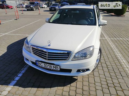 Mercedes-Benz C 300 2010  випуску Львів з двигуном 3 л бензин седан автомат за 9999 долл. 
