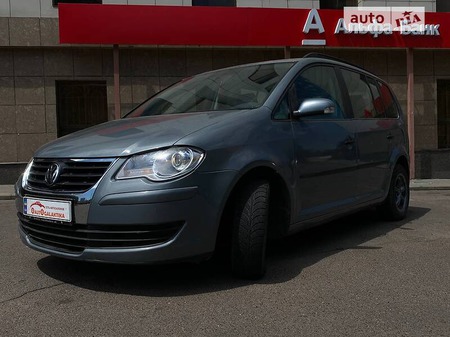 Volkswagen Touran 2008  випуску Одеса з двигуном 1.9 л дизель мінівен механіка за 6800 долл. 