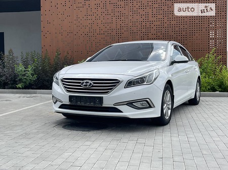 Hyundai Sonata 2015  випуску Вінниця з двигуном 2 л газ хэтчбек автомат за 9999 долл. 