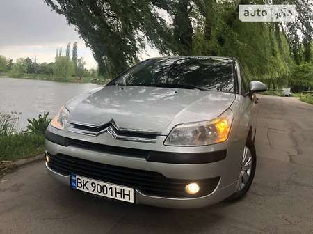 Citroen C4 2007  випуску Рівне з двигуном 1.6 л  хэтчбек автомат за 5000 долл. 