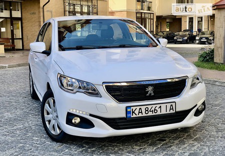 Peugeot 301 2017  випуску Київ з двигуном 1.2 л бензин седан механіка за 8400 долл. 