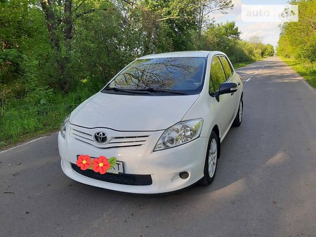 Toyota Auris 2011  випуску Київ з двигуном 1.6 л  хэтчбек автомат за 9500 долл. 