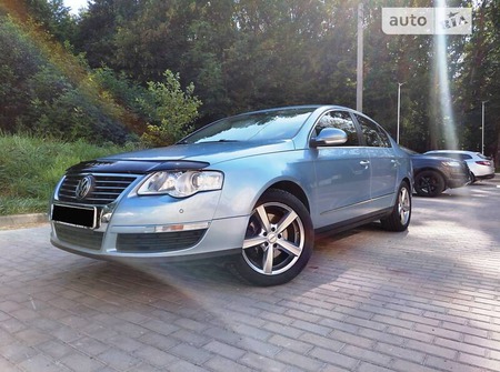 Volkswagen Passat 2005  випуску Львів з двигуном 2 л бензин седан механіка за 7500 долл. 
