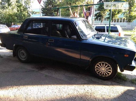 Lada 2105 2001  випуску Черкаси з двигуном 0 л бензин седан  за 2400 долл. 