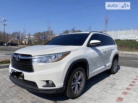 Toyota Highlander 2014  випуску Чернівці з двигуном 3.5 л бензин позашляховик автомат за 22200 долл. 