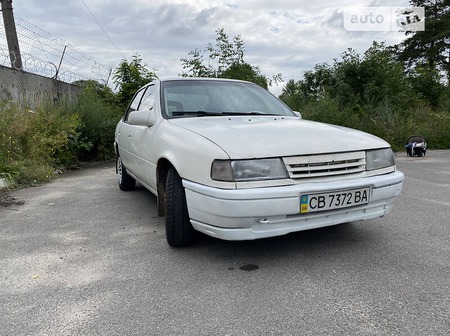 Opel Vectra 1988  випуску Чернігів з двигуном 1.6 л  седан  за 1200 долл. 