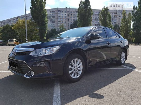 Toyota Camry 2015  випуску Харків з двигуном 2.5 л бензин седан автомат за 16900 долл. 