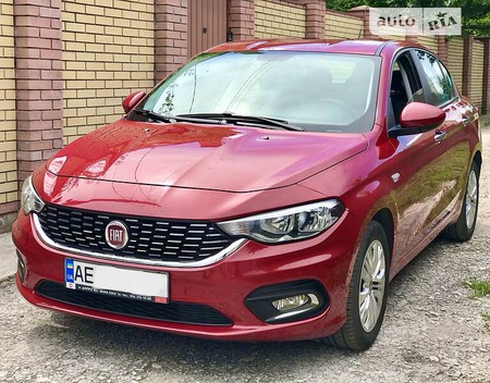 Fiat Tipo 2017  випуску Дніпро з двигуном 1.4 л бензин седан механіка за 8900 долл. 