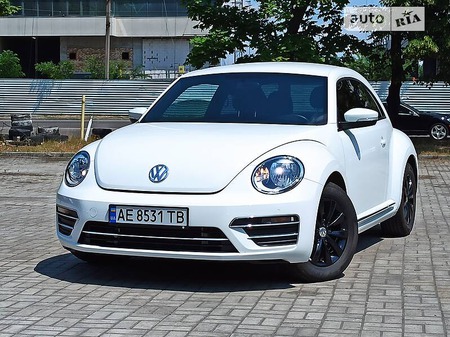 Volkswagen New Beetle 2019  випуску Дніпро з двигуном 2 л бензин хэтчбек автомат за 17500 долл. 