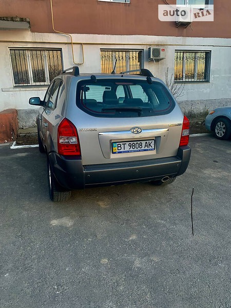 Hyundai Tucson 2008  випуску Одеса з двигуном 2 л бензин універсал механіка за 8100 долл. 