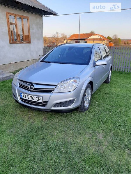 Opel Astra 2008  випуску Івано-Франківськ з двигуном 1.9 л дизель універсал механіка за 5600 долл. 