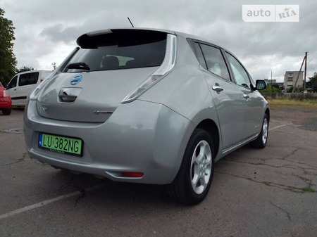 Nissan Leaf 2015  випуску Луцьк з двигуном 0 л електро хэтчбек автомат за 13999 долл. 