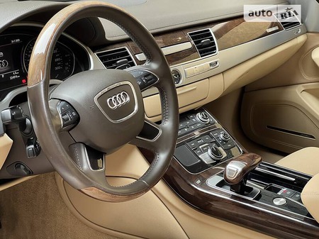 Audi A8 2014  випуску Київ з двигуном 3 л бензин седан автомат за 25999 долл. 