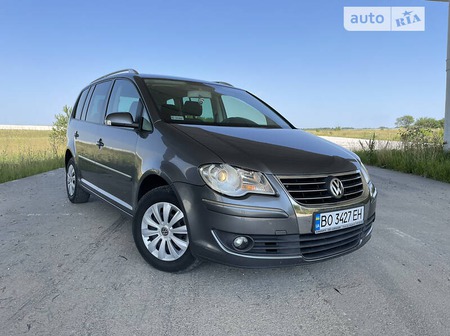 Volkswagen Touran 2004  випуску Тернопіль з двигуном 2 л дизель мінівен  за 5800 долл. 