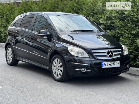 Mercedes-Benz B 180 2011  випуску Київ з двигуном 1.7 л бензин хэтчбек автомат за 8300 долл. 