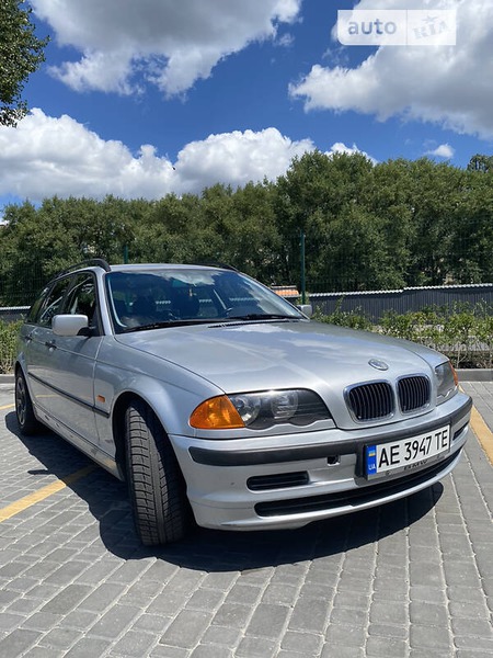 BMW 320 2000  випуску Дніпро з двигуном 2 л дизель універсал механіка за 4500 долл. 