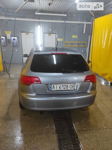 Audi A3 Limousine 2006  випуску Київ з двигуном 1.6 л бензин хэтчбек механіка за 6000 долл. 