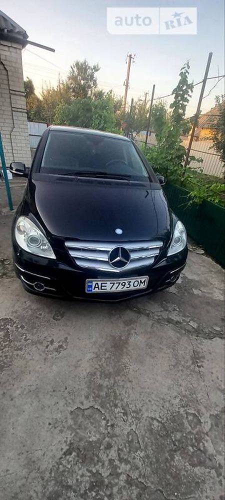 Mercedes-Benz B 180 2009  випуску Дніпро з двигуном 1.7 л бензин універсал автомат за 7600 долл. 