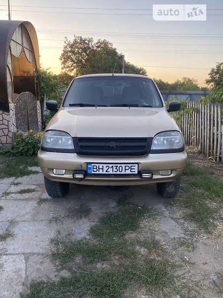 Chevrolet Niva 2004  випуску Одеса з двигуном 1.7 л  позашляховик механіка за 4100 долл. 