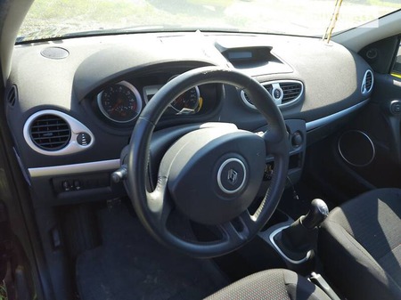 Renault Clio 2007  випуску Черкаси з двигуном 1.4 л бензин хэтчбек механіка за 4300 долл. 
