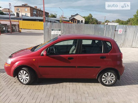 Chevrolet Aveo 2004  випуску Хмельницький з двигуном 1.5 л  хэтчбек механіка за 3700 долл. 