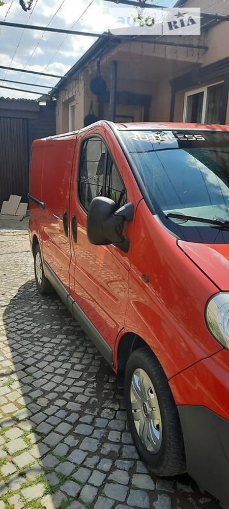 Opel Vivaro 2007  випуску Ужгород з двигуном 2 л дизель мінівен механіка за 7500 долл. 