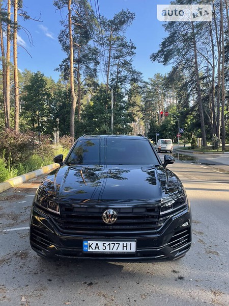Volkswagen Touareg 2018  випуску Київ з двигуном 3 л дизель позашляховик автомат за 50500 долл. 
