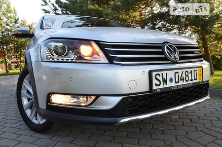 Volkswagen Passat Alltrack 2013  випуску Львів з двигуном 2 л дизель універсал автомат за 13850 долл. 