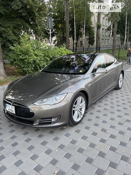 Tesla S 2015  випуску Київ з двигуном 0 л електро ліфтбек  за 38000 долл. 