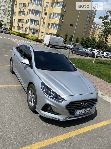 Hyundai Sonata 2018  випуску Київ з двигуном 2 л газ седан автомат за 16500 долл. 