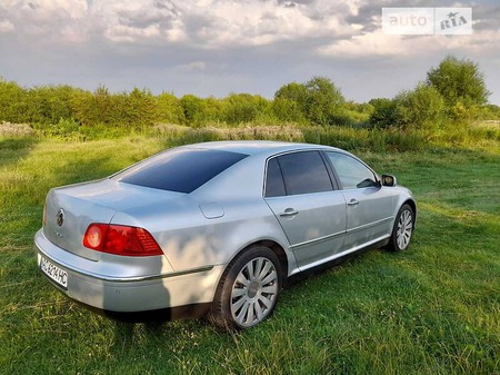 Volkswagen Phaeton 2005  випуску Луцьк з двигуном 3 л дизель седан автомат за 7450 долл. 