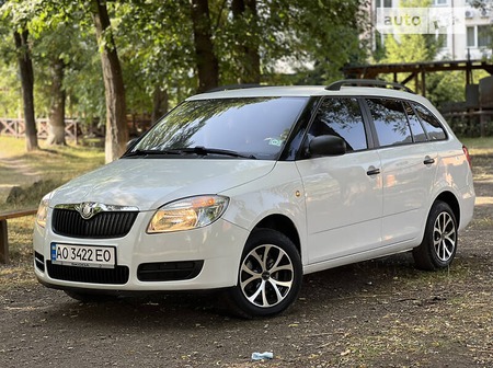 Skoda Fabia 2008  випуску Ужгород з двигуном 1.2 л бензин універсал механіка за 4550 долл. 