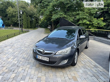 Opel Astra 2012  випуску Київ з двигуном 1.2 л дизель універсал механіка за 6500 долл. 