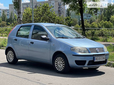 Fiat Punto 2010  випуску Київ з двигуном 1.2 л бензин хэтчбек механіка за 3900 долл. 