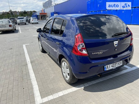 Dacia Sandero 2009  випуску Черкаси з двигуном 1.4 л бензин хэтчбек механіка за 3800 долл. 