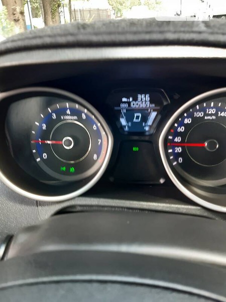 Hyundai Elantra 2012  випуску Одеса з двигуном 1.8 л бензин седан  за 9399 долл. 