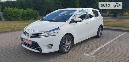 Toyota Verso 2015  випуску Луцьк з двигуном 1.6 л дизель мінівен механіка за 11700 долл. 