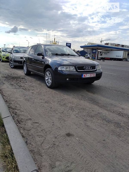 Audi A4 Limousine 2001  випуску Хмельницький з двигуном 1.9 л дизель універсал механіка за 3700 долл. 