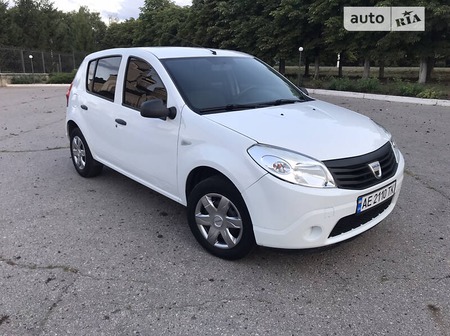 Dacia Sandero 2009  випуску Донецьк з двигуном 1.2 л бензин хэтчбек механіка за 4850 долл. 