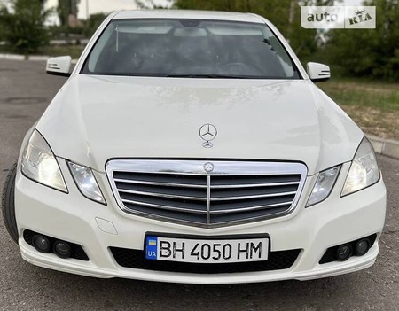 Mercedes-Benz E 220 2010  випуску Одеса з двигуном 2.1 л дизель седан автомат за 14900 долл. 