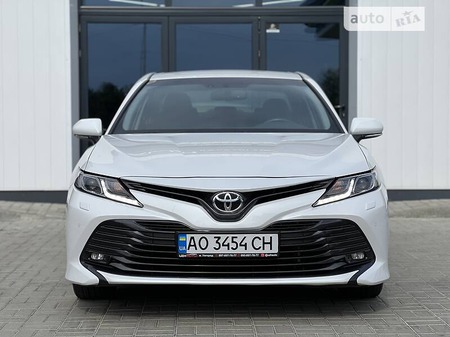 Toyota Camry 2019  випуску Ужгород з двигуном 2.5 л бензин седан автомат за 22500 долл. 