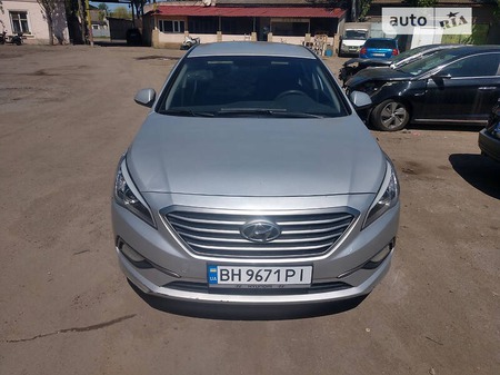 Hyundai Sonata 2015  випуску Київ з двигуном 2 л газ седан автомат за 6150 долл. 