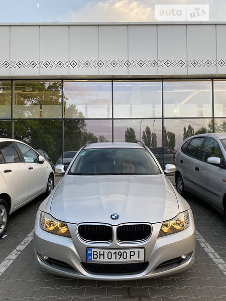 BMW 320 2009  випуску Одеса з двигуном 2 л бензин універсал механіка за 8700 долл. 