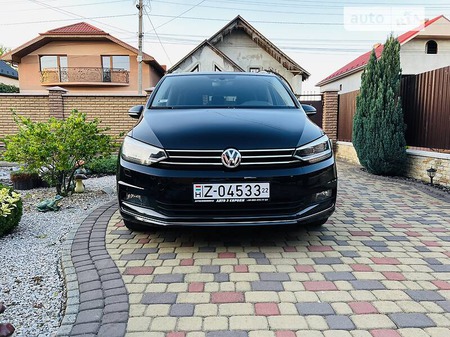 Volkswagen Touran 2018  випуску Ужгород з двигуном 2 л дизель мінівен автомат за 18500 долл. 