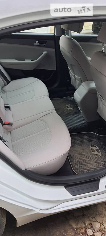 Hyundai Sonata 2015  випуску Дніпро з двигуном 0 л бензин седан автомат за 12000 долл. 