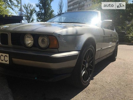 BMW 525 1988  випуску Київ з двигуном 2.5 л  седан механіка за 2300 долл. 