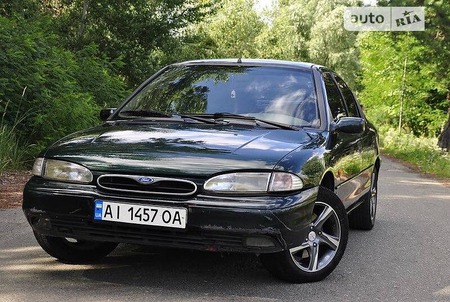 Ford Mondeo 1994  випуску Київ з двигуном 2.5 л бензин седан  за 1500 долл. 