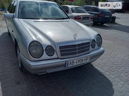 Mercedes-Benz E 300 1996  випуску Вінниця з двигуном 3 л дизель седан механіка за 3200 долл. 