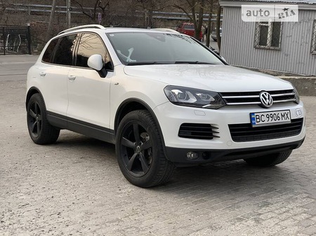 Volkswagen Touareg 2012  випуску Львів з двигуном 3 л дизель позашляховик автомат за 21400 долл. 